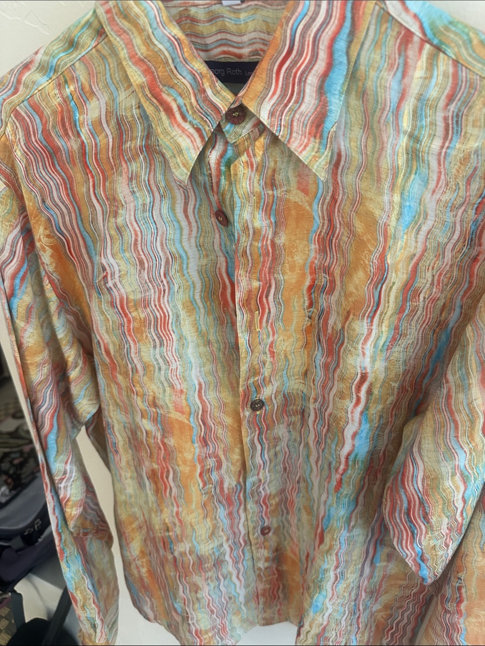Men's Multicolor Wave-Pattern Button-Up Shirt - Picture 5 of 8